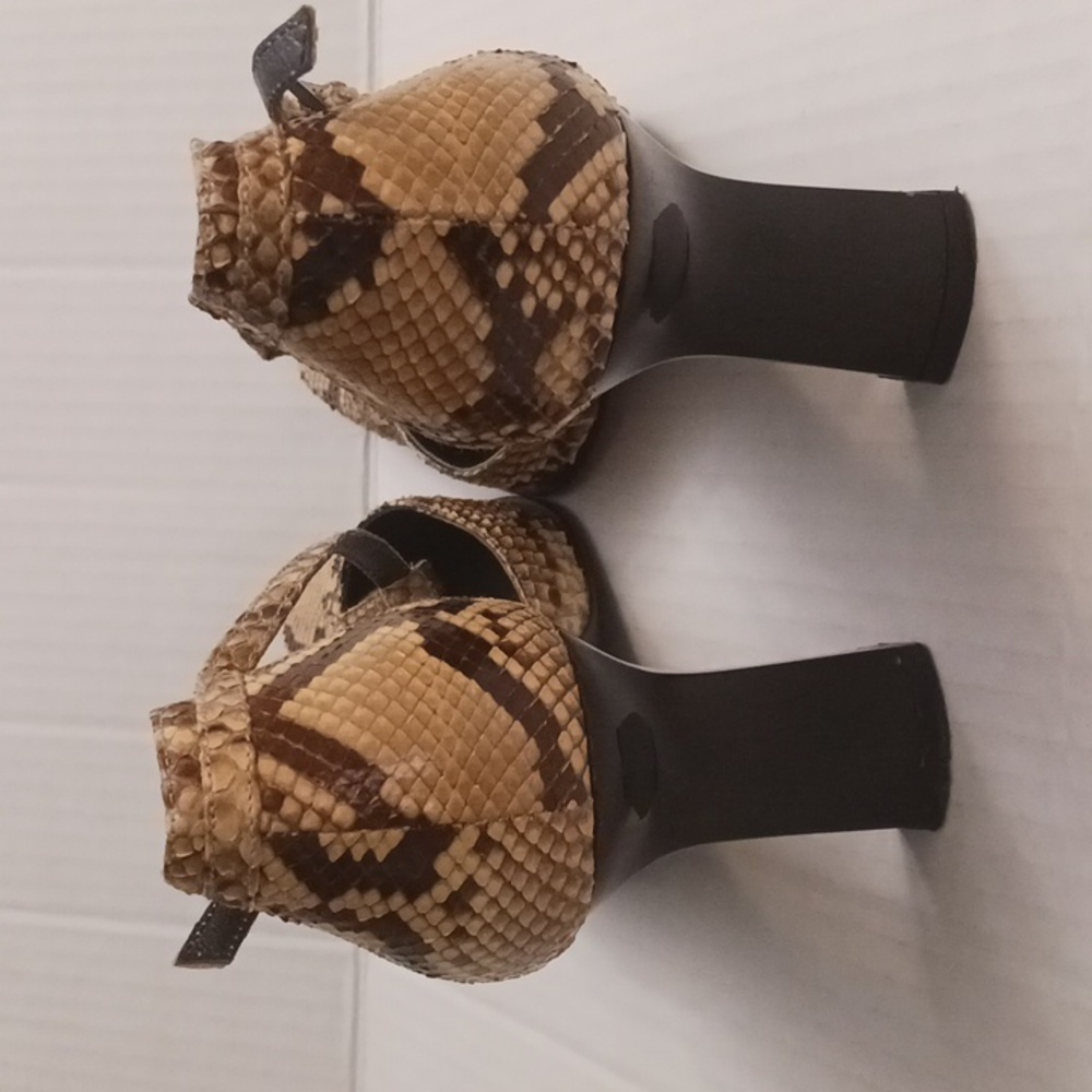 Stuart Weitzman size 7B women's snake print t-strap high-heel shoes brown cream. - Picture 8 of 17